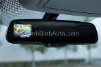 Gương chiếu hậu trong xe tích hợp màn hình 3 inch có thể kết nối với camera phía sau, quan sát khi lùi xe, giúp lùi xe an toàn hơn ... 