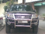 Cản inox trên đèn EVEREST 2009
