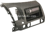Mặt dưỡng thay thế khi lắp đặt thiết bị âm thanh cho Honda Civic 2006.