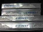 Bậc bước chân không đèn Everest


