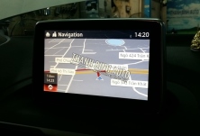 MAZDA 2 lắp GPS và xem DVD khi xe chạy