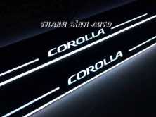 Ốp bậc có led chuyển động xe COROLLA