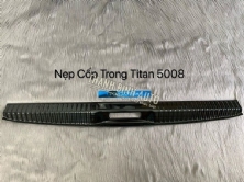 Ốp chống trầy cốp sau trong mẫu titan xe Peugeot 5008 2020