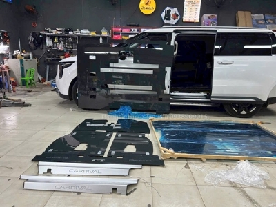 Sàn Carbon Fiber full vị trí lắp đặt hoàn thiện cho KIA CARNIVAL 2025 bản 8 ghế