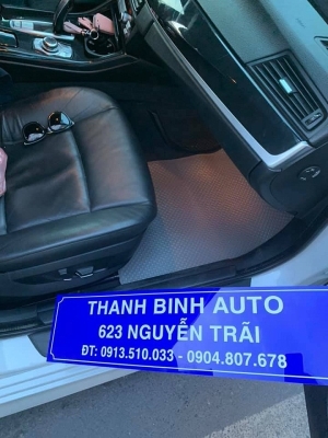 Thảm lót sàn cao su hạt cho xe BMW