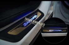 Ốp bậc cửa có Led Hyundai Santafe 2015
