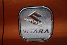 Ốp nắp xăng Suzuki Vitara 2016