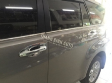 Nẹp chân kính xe INNOVA 2020