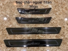 Ốp bậc cửa ngoài mẫu Titan TOYOTA WIGO 2018 2019
