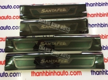 Ốp bậc cửa trong mẫu Titan HYUNDAI SANTAFE 2018