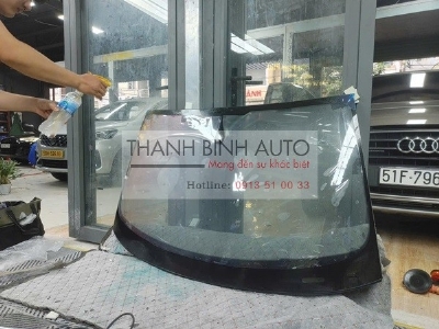 Thay kính chắn gió cho xe AUDI Q3 2016